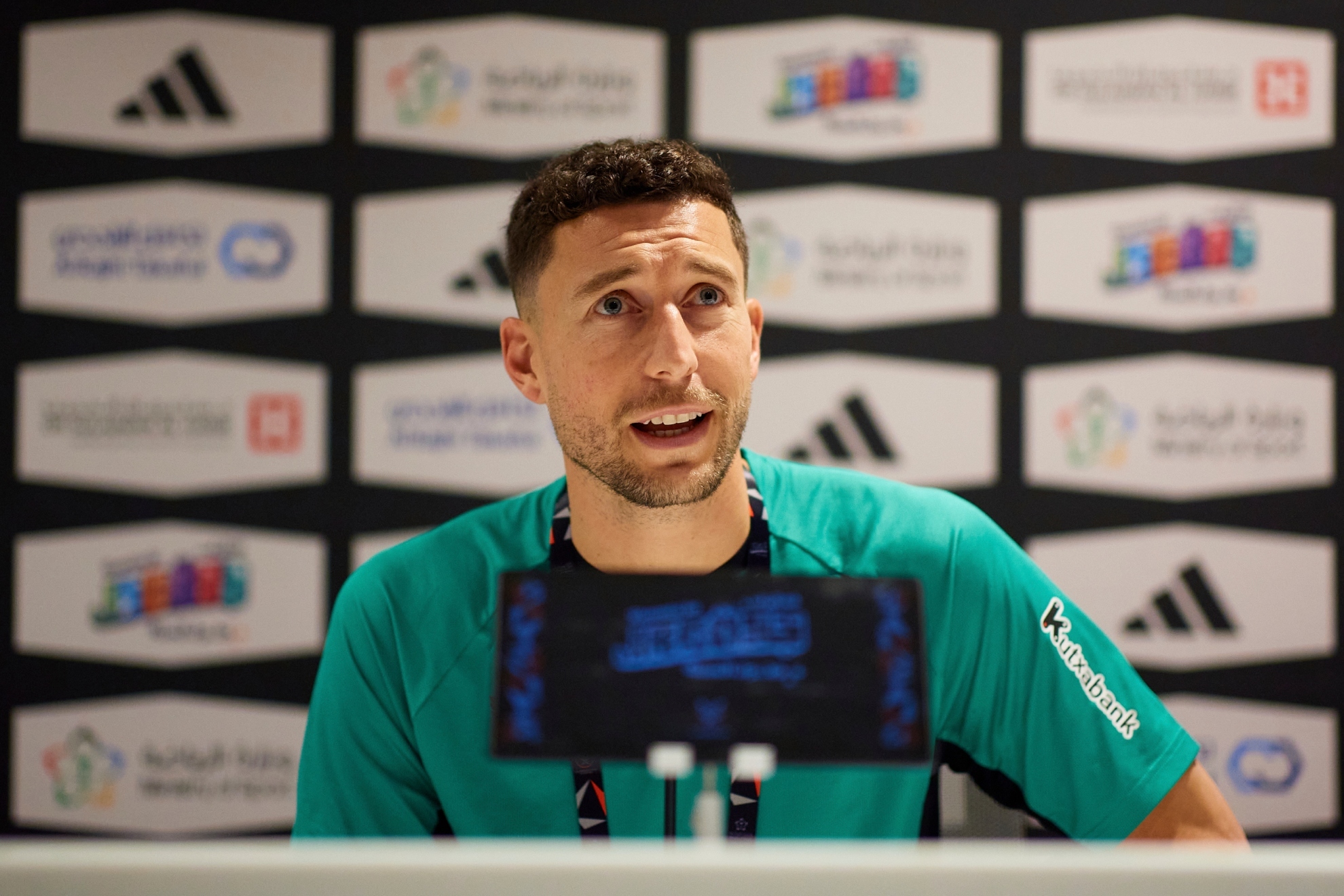 在这个充满 在这个充满